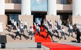 Атырау: Отарбаев в театре – искусство на грани реальности