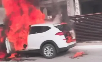 В Актау вспыхнул Hyundai Tucson: автомобиль полностью сгорел